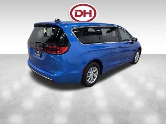 New 2027 Chrysler Pacifica Select FWD image 12