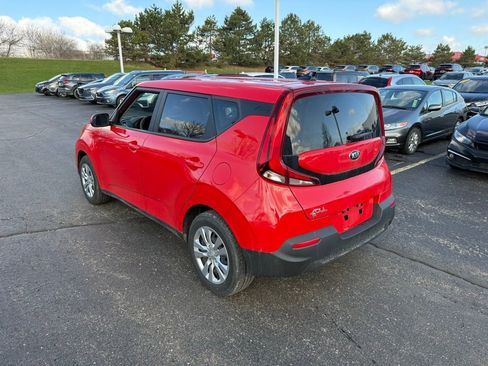 Used 2021 Kia Soul LX image 2