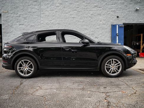 Used 2023 Porsche Cayenne Coupe w/ Premium Package image 17