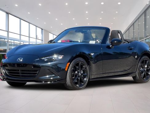 Used 2021 MAZDA MX-5 Miata Club w/ Appearance Package RWD image 8