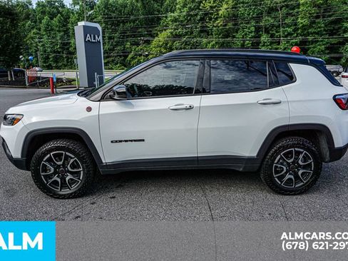 Used 2025 Jeep Compass Trailhawk AWD/4WD image 6
