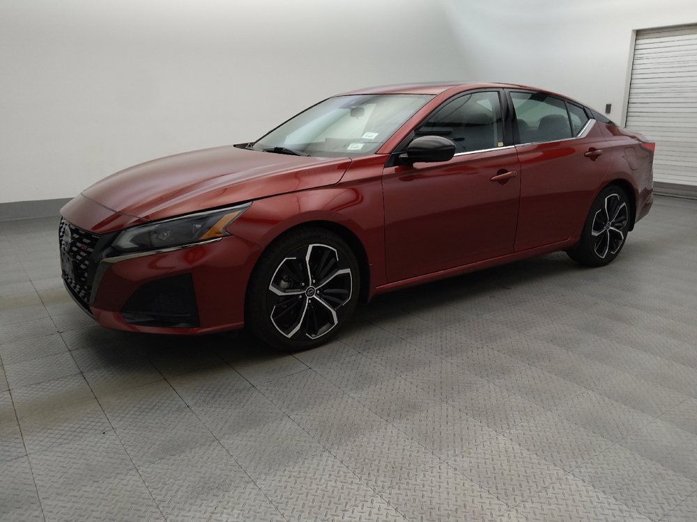 Used 2023 Nissan Altima 2.5 SR w/ SR Premium Package FWD image 2