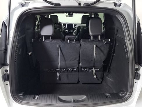 New 2026 Chrysler Pacifica Limited image 10