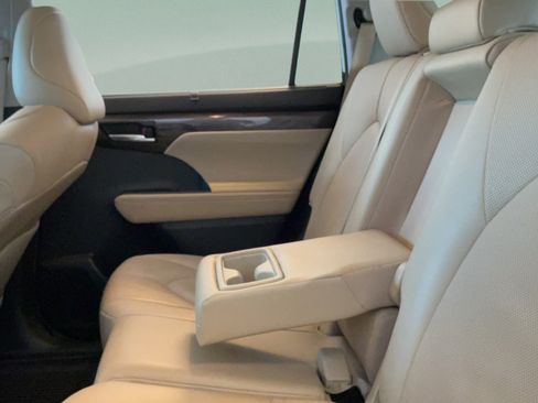Used 2023 Toyota Highlander Limited AWD/4WD image 30