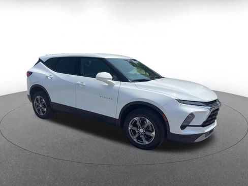 Used 2025 Chevrolet Blazer LT FWD image 2