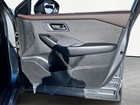 Used 2023 Nissan Rogue S image 24