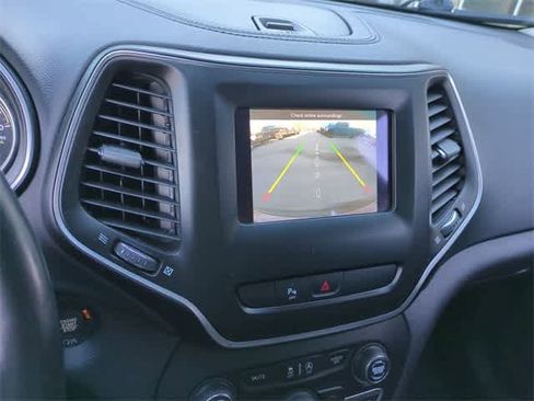 Used 2020 Jeep Cherokee Latitude Plus image 30