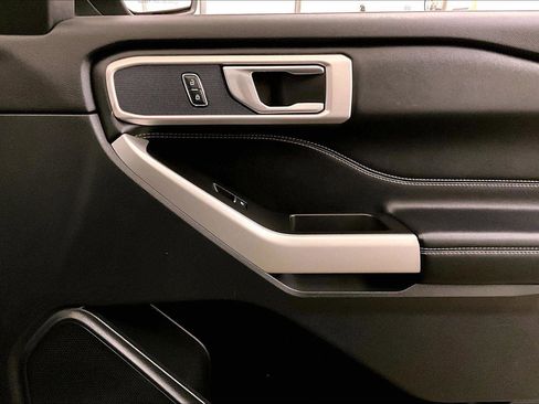 Certified 2021 Ford Explorer XLT w/ Equipment Group 202A image 23