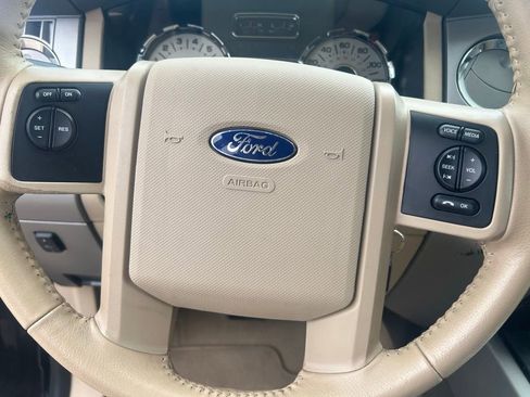 Used 2014 Ford Expedition XLT w/ Equipment Group 202A AWD/4WD image 18
