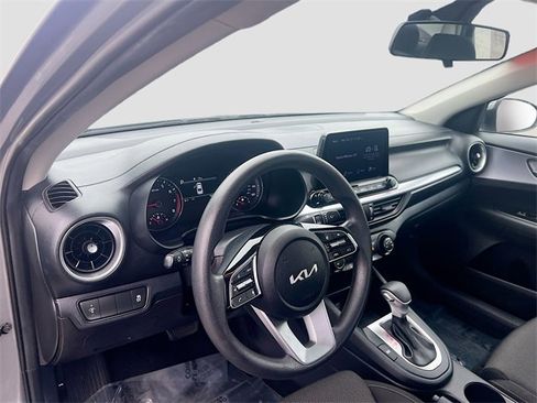 Used 2022 Kia Forte LXS image 9