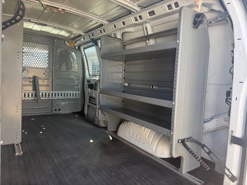 Used 2015 Chevrolet Express 2500 image 29