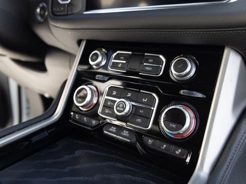 Used 2021 GMC Yukon XL Denali w/ Denali Premium Package image 18