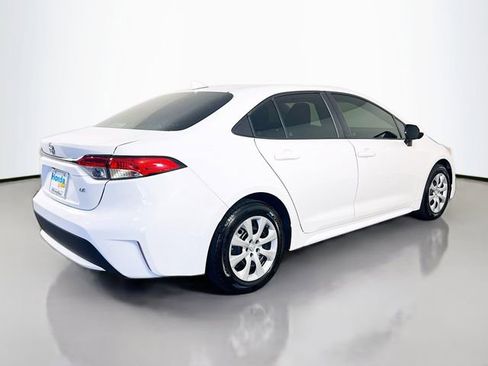 Used 2021 Toyota Corolla LE image 9