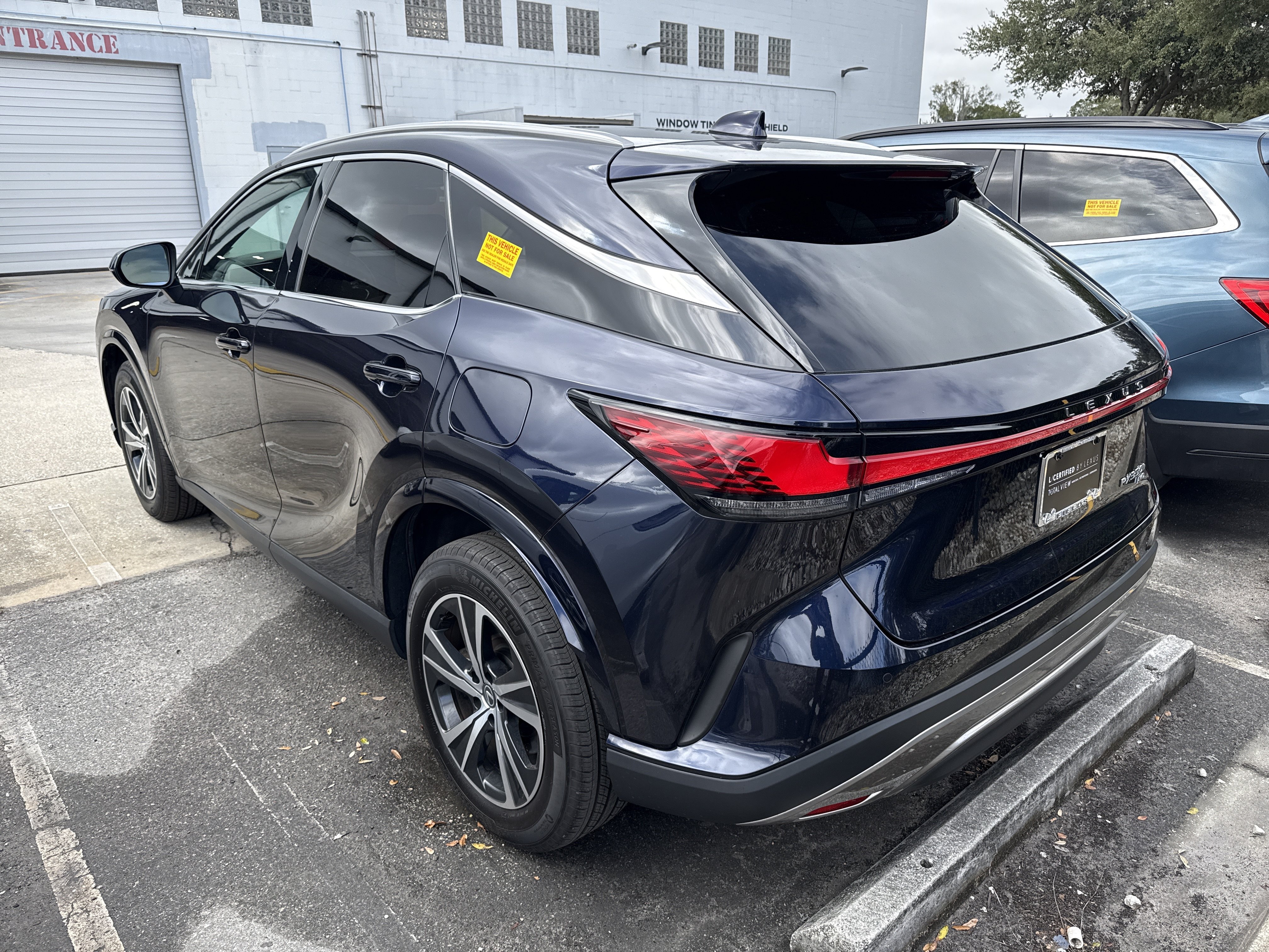 Used 2025 Lexus RX 350h w/ Convenience Package AWD/4WD image 3