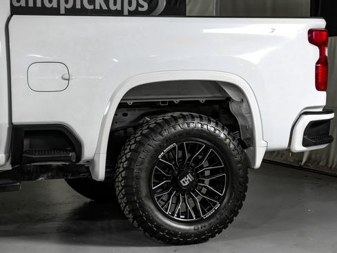 Used 2022 Chevrolet Silverado 2500 LT AWD/4WD image 14