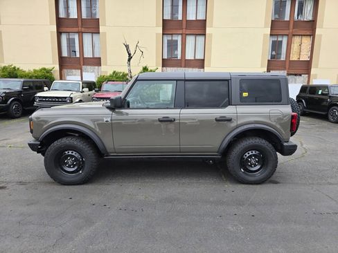 New 2026 Ford Bronco Big Bend w/ Black Diamond Package AWD/4WD image 2