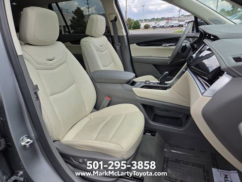 Used 2024 Cadillac XT6 Premium Luxury w/ Technology Package FWD image 17