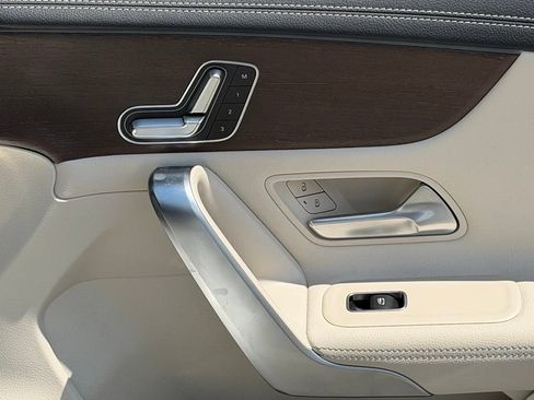 Used 2023 Mercedes-Benz CLA 250 w/ Premium Package image 39