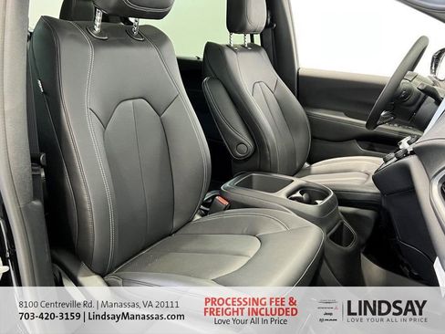 New 2026 Chrysler Pacifica Select image 12