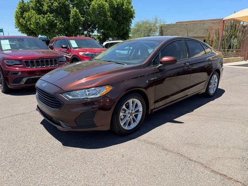 Used 2019 Ford Fusion SE FWD image 1