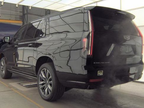 Used 2023 Cadillac Escalade ESV Sport w/ Touring Package image 4