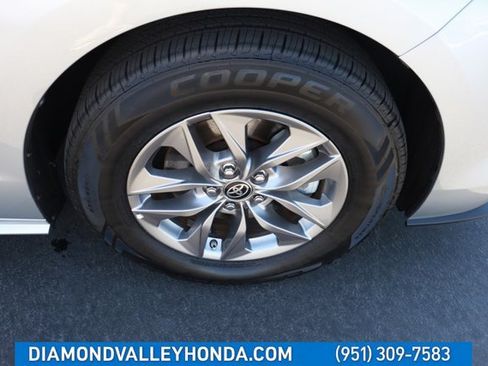 Used 2023 Toyota Sienna XLE FWD image 29