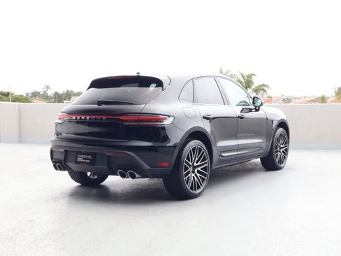 Certified 2025 Porsche Macan image 9