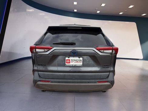 Used 2020 Toyota RAV4 Limited image 4