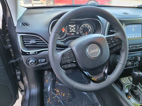 Used 2021 Jeep Cherokee Latitude Plus image 19