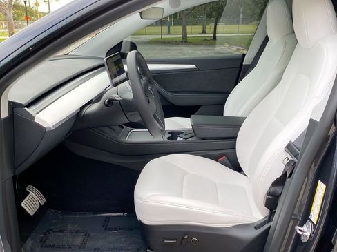 Used 2024 Tesla Model Y Performance image 30