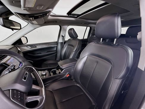 Used 2023 Jeep Grand Cherokee L Limited image 11