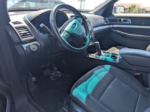 Used 2017 Ford Explorer XLT FWD image 11