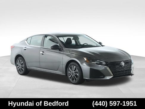Used 2024 Nissan Altima 2.5 S FWD image 10