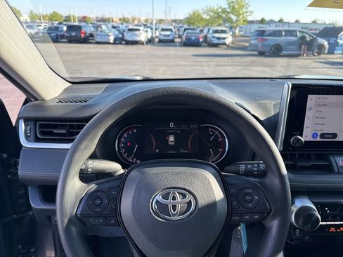 Used 2023 Toyota RAV4 LE AWD/4WD image 7