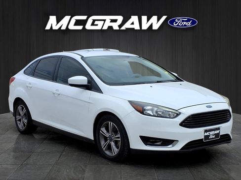 Used 2018 Ford Focus SE w/ SE Appearance Package FWD image 5