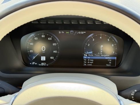 Certified 2022 Volvo XC90 T6 Momentum w/ Climate Package image 21