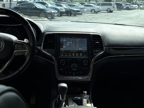 Used 2017 Jeep Grand Cherokee Overland image 30