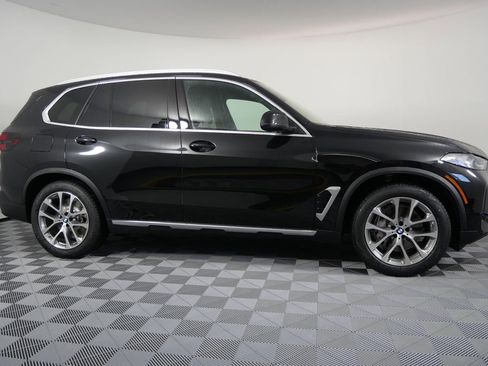 Used 2025 BMW X5 xDrive50e image 2