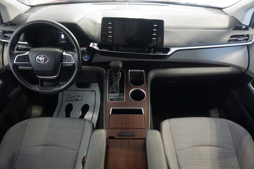 Certified 2021 Toyota Sienna LE FWD image 26