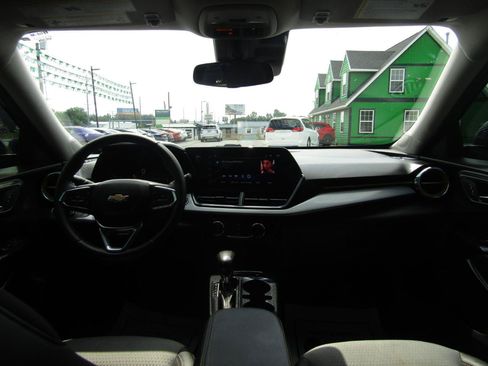 Used 2025 Chevrolet Trax LT w/ Driver Confidence Package FWD image 13