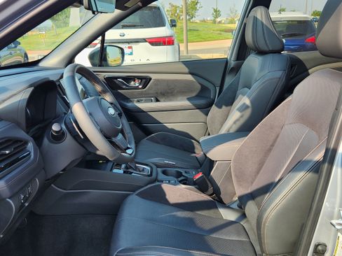 Used 2025 Subaru Forester Touring w/ Popular Package - Touring AWD/4WD image 8