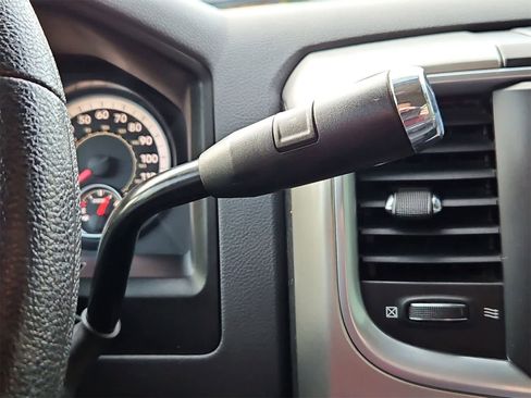 Used 2018 RAM 2500 SLT image 32