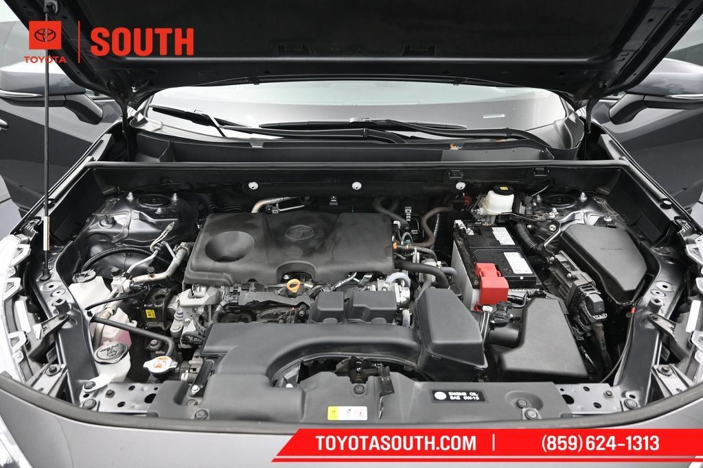 Used 2025 Toyota RAV4 XLE AWD/4WD image 33