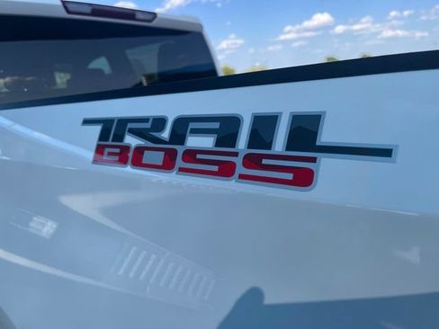 Used 2022 Chevrolet Silverado 1500 LT Trail Boss AWD/4WD image 9