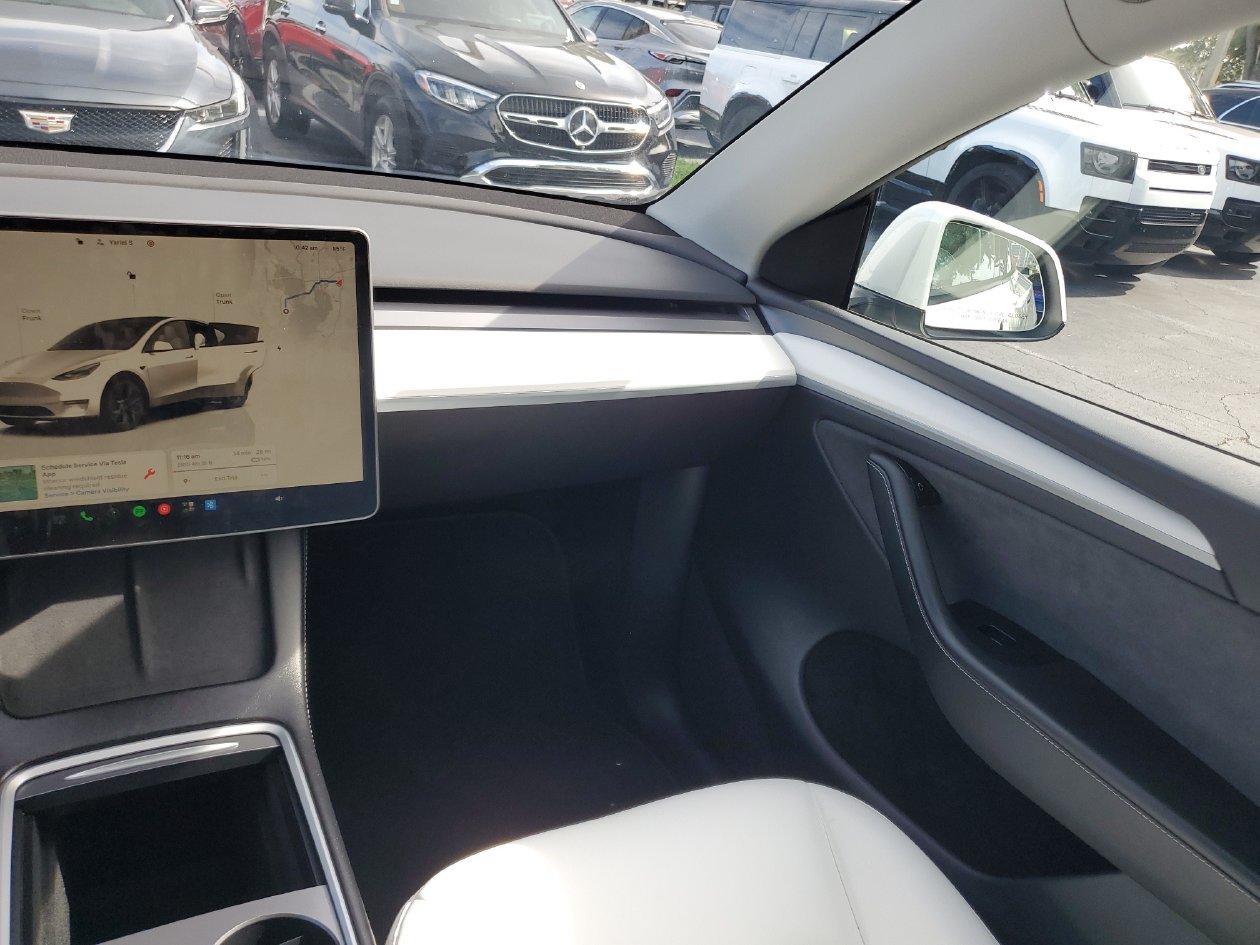 Used 2025 Tesla Model Y Long Range RWD image 14