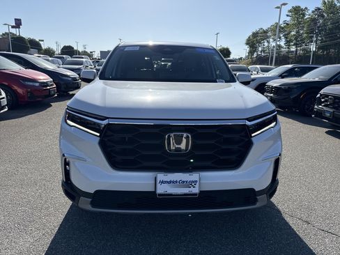 Used 2025 Honda Pilot EX-L image 3