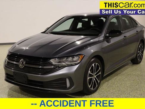 Used 2024 Volkswagen Jetta Sport image 3