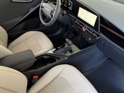 New 2026 Kia Niro EX FWD image 18