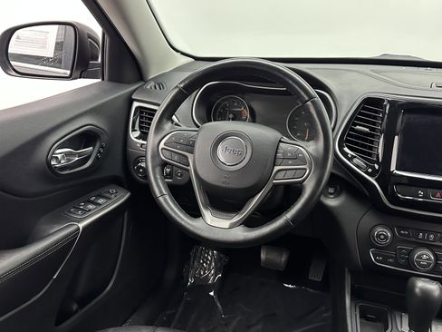 Used 2019 Jeep Cherokee Limited image 25