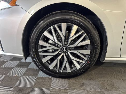 Used 2024 Nissan Altima 2.5 SV FWD image 19